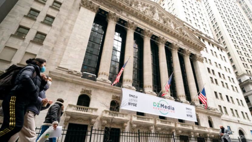 Traders chase sky-high returns in leveraged exchange-traded products Traders chase sky-high returns in leveraged exchange-traded products