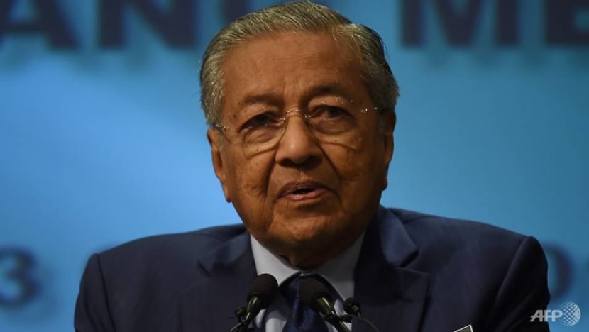 Mahathir tells civil servants not to be blindly loyal to Malaysian government