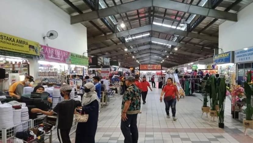 Pemilik premis di Johor dibenar putuskan sendiri pemakaian pelitup 