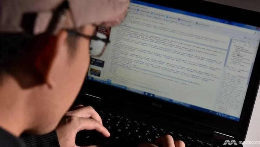 Bekas pegawai DBS akses maklumat pelanggan, beri butiran kepada rakan untuk bandingkan gaji Bekas pegawai DBS akses maklumat pelanggan, beri butiran kepada rakan untuk bandingkan gaji