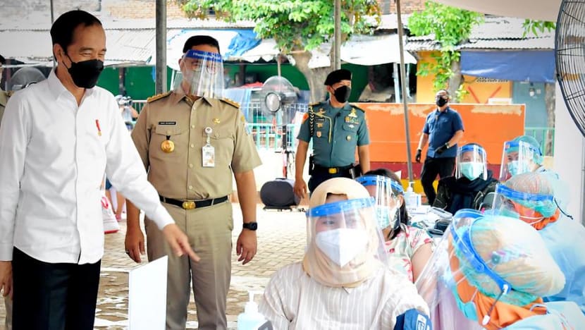 Jokowi aims to vaccinate 7.5 million Jakartans by end August, but experts say herd immunity is not a given Jokowi aims to vaccinate 7.5 million Jakartans by end August, but experts say herd immunity is not a given