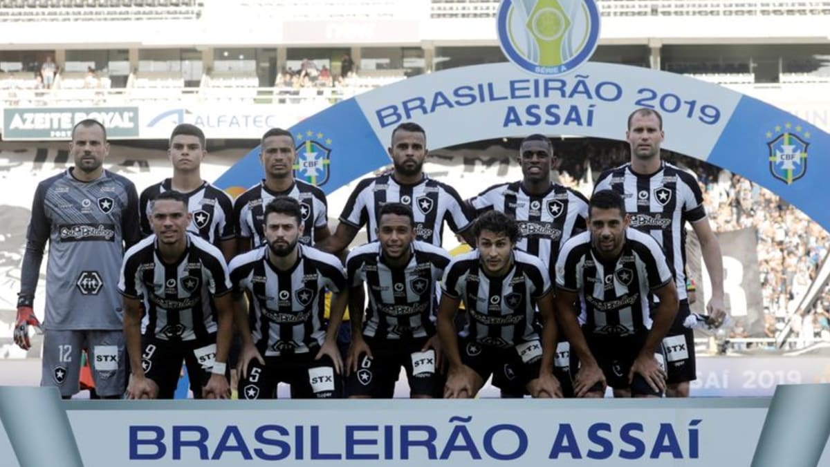 Bolsonaro dari Brasil mengatakan UEA ingin membeli dua tim sepak bola Brasil