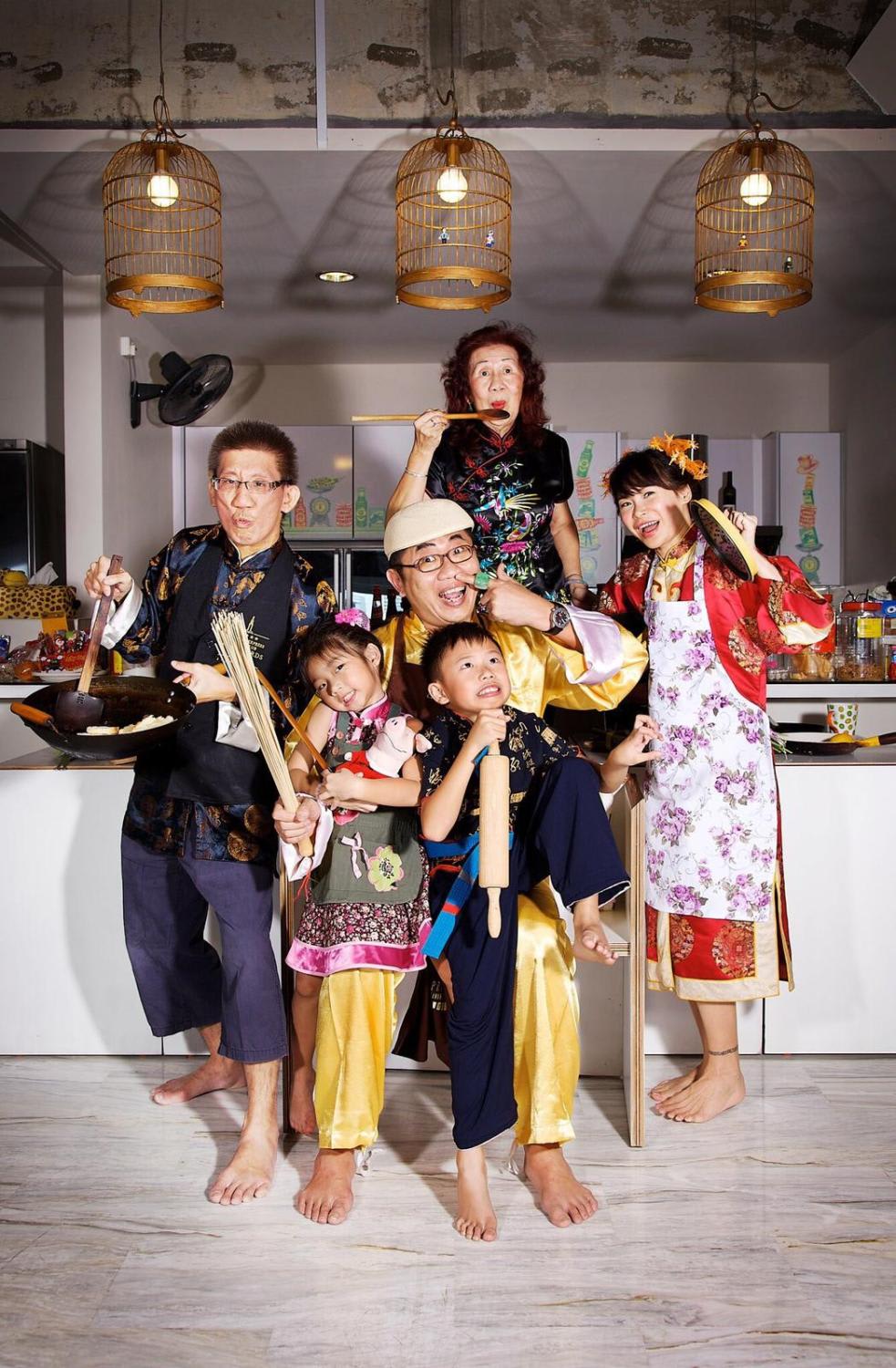 Mr Calvin Soh (centre) with his wife Arlette Tan-Soh (far right), their two children Ava and Dylan, Mr Soh's brother Adrian (far left) and mother Ng Swee Hiah (back row) during Chinese New Year in 2012&nbsp;— the year Mr Soh decided to change his parenting style.