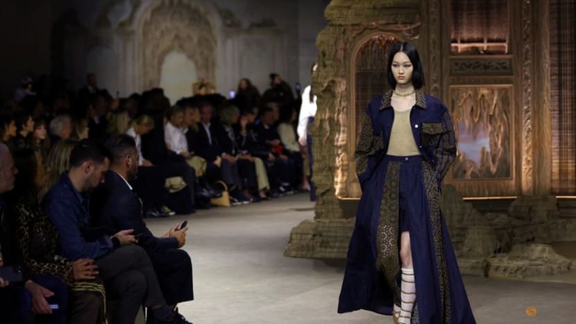 Dior takes baroque-theme to catwalk for Paris Fashion Week Dior takes baroque-theme to catwalk for Paris Fashion Week