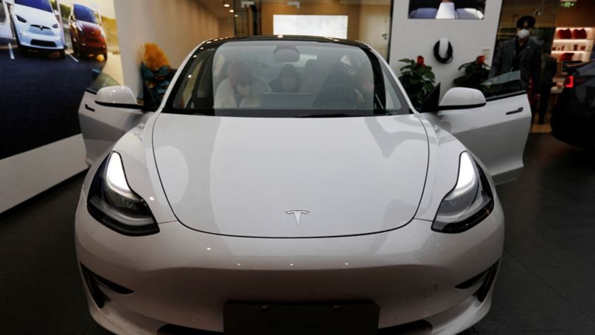 Tesla mengadakan pembicaraan dengan India mengenai insentif mobil, sumber manufaktur baterai