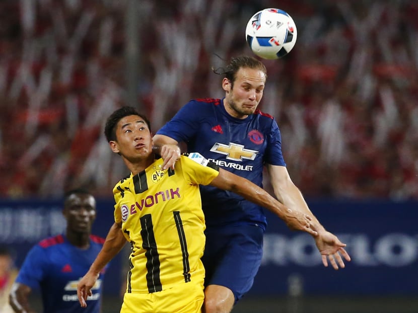 Football Soccer - Borussia Dortmund v Manchester United - International Champions Cup - Shanghai Stadium, Shanghai, China - 22/7/16 Borussia Dortmund's Shinji Kagawa in action with Manchester United's Daley Blind Action Images via Reuters / Thomas Peter  Livepic