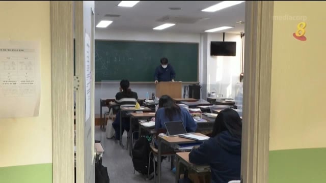 韩国高考开始 不少考生为读名校选择重考