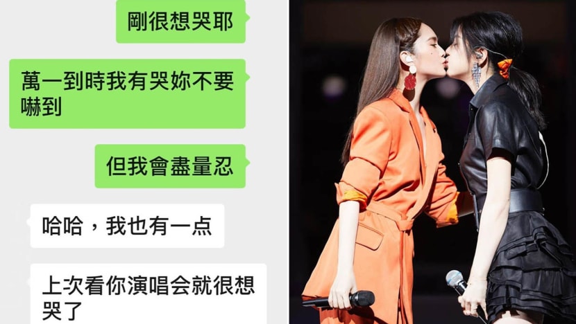 Rainie Yang kisses Michelle Chen during concert Rainie Yang kisses Michelle Chen during concert