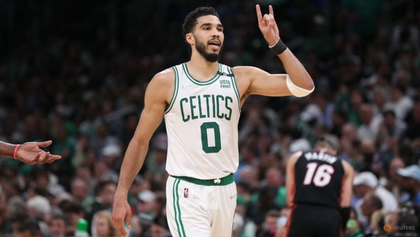 Jayson Tatum, Celtics bury Heat early, level series 2-2 Jayson Tatum, Celtics bury Heat early, level series 2-2