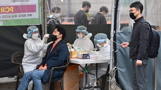 韩国疫情持续改善 政府考虑研讨解除社交距离限制措施