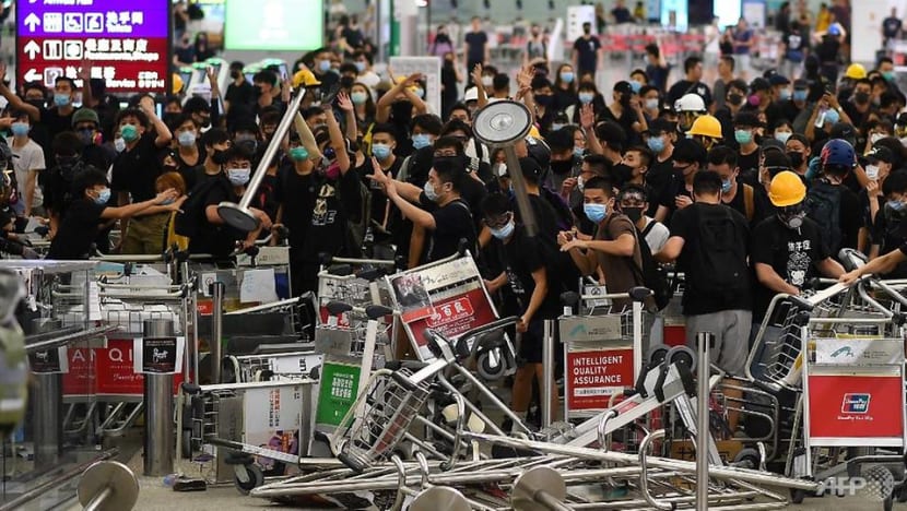 Singaporeans advised to defer non-essential travel to Hong Kong: MFA Singaporeans advised to defer non-essential travel to Hong Kong: MFA