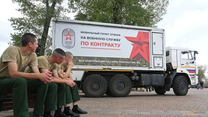 Russia turns to recruiting trucks, big wages to woo volunteer soldiers Russia turns to recruiting trucks, big wages to woo volunteer soldiers