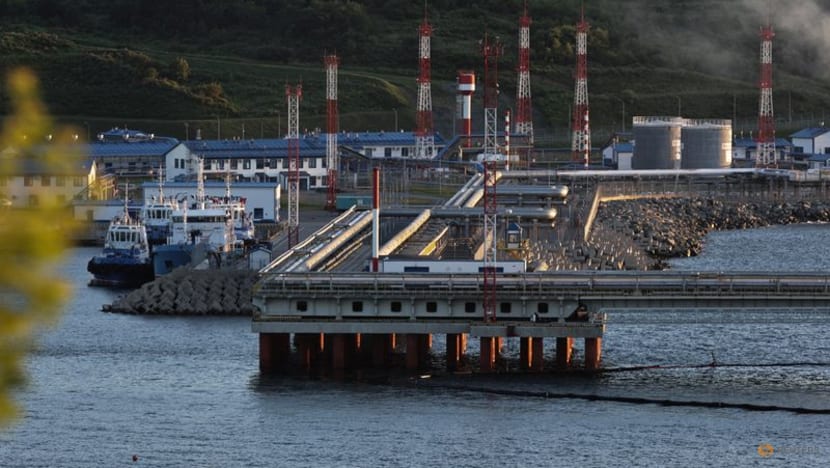 Oil prices rise on spectre of Europe energy rationing