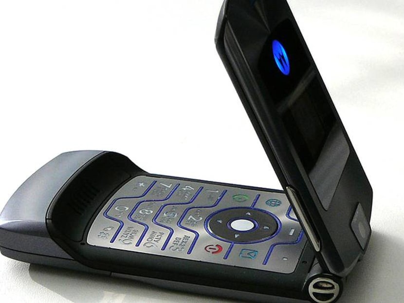 Motorola Razr flip phone may be relaunched as a pricey smartphone Motorola Razr flip phone may be relaunched as a pricey smartphone