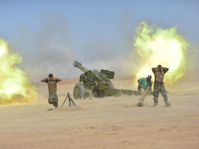 Popular Mobilization Forces (PMF) personnel fire artillery during clashes with Islamic State militants south of Mosul October 29, 2016. Photo: Reuters