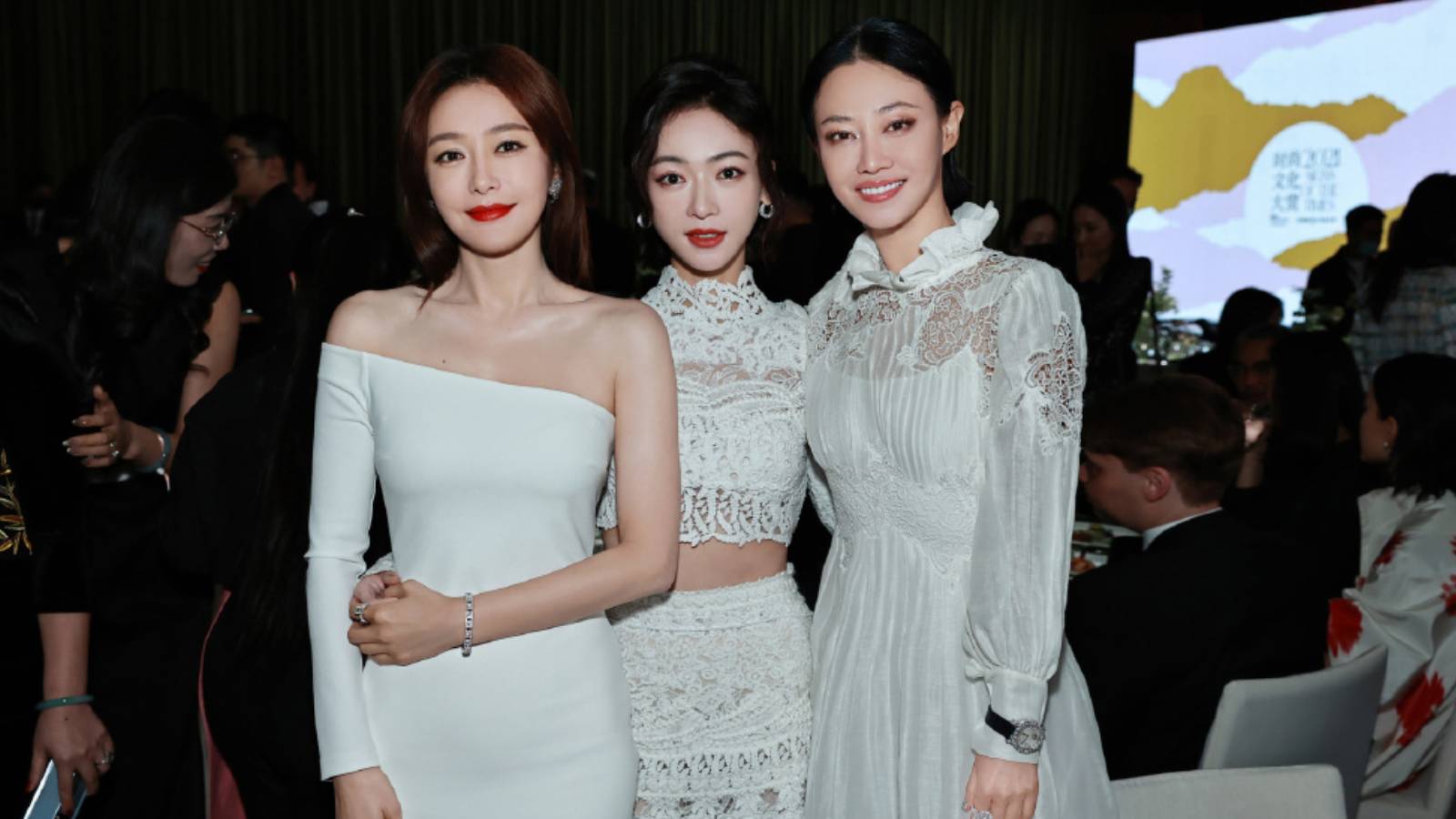 Empress Fucha, Wei Yingluo & Gao Guifei Reunite “Outside The Palace” After 3 Years; Yanxi Palace Fans Rejoice Empress Fucha, Wei Yingluo & Gao Guifei Reunite “Outside The Palace” After 3 Years; Yanxi Palace Fans Rejoice
