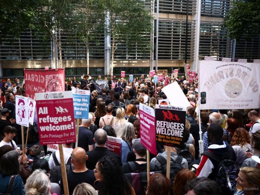 Protestors demonstrate outside the Home Office against the British Governments plans to deport asylum seekers to Rwanda, in London, Britain, June 13, 2022.&nbsp;