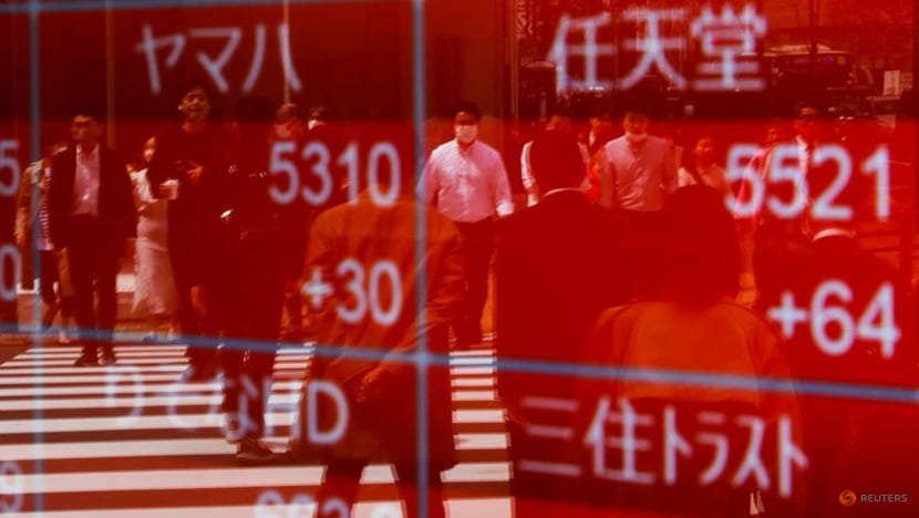 Stocks dip, dollar steadies as investors seek rates clarity