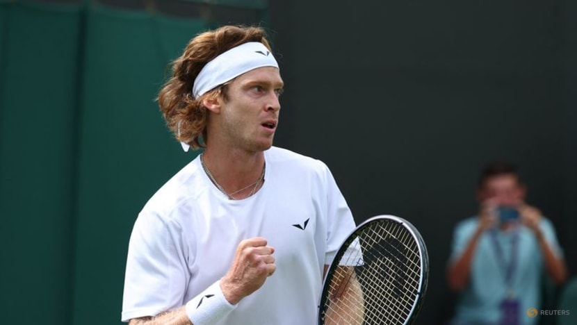 Rublev leads Russian return with easy win