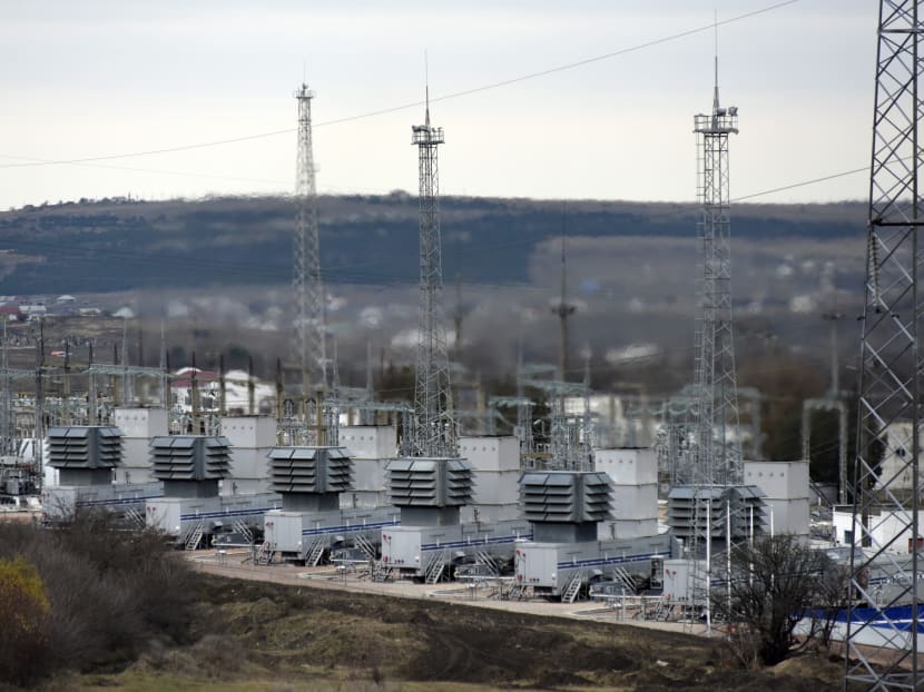 A mobile gas turbine power plant works to provide electricity in Stroganovka village outside Simferopol, Crimea, Sunday, Nov. 22, 2015. Photo: AP