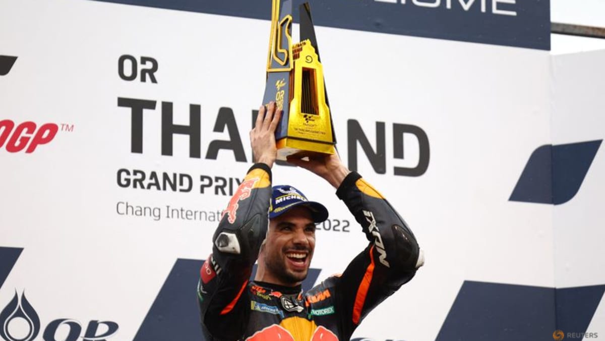 KTM's Oliveira wins rain-affected Thai GP as title race hots up