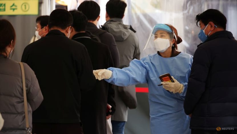 South Korea urges COVID-19 booster shots, as severe cases hit record South Korea urges COVID-19 booster shots, as severe cases hit record