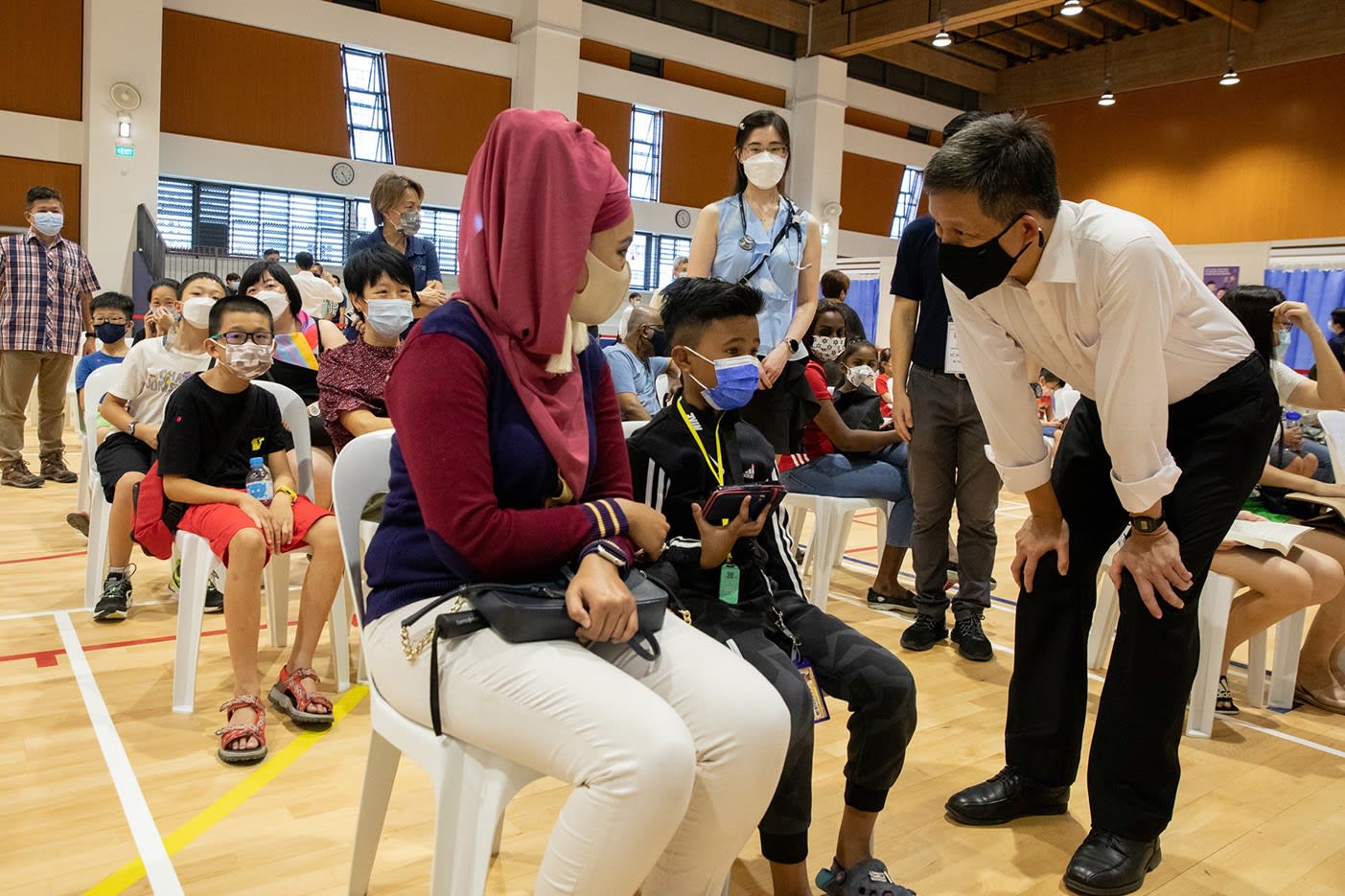 Education Minister Chan Chun Sing speaking to parents and children during his visit to a paediatric vaccination centre at Yusof Ishak Secondary School on Jan 7, 2022.  