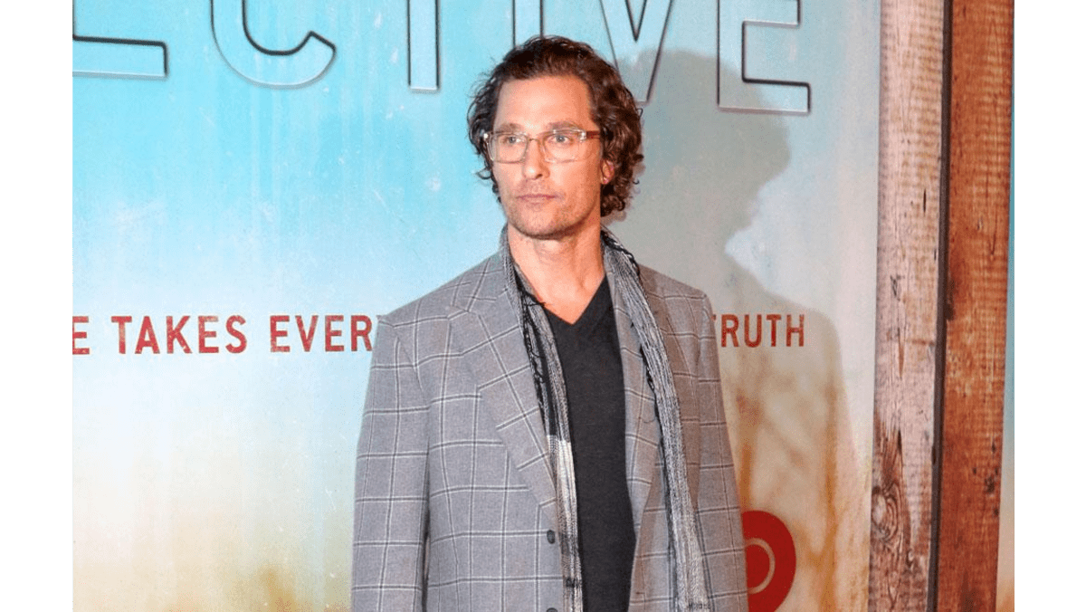 Matthew McConaughey gives life advice to high school students 8days