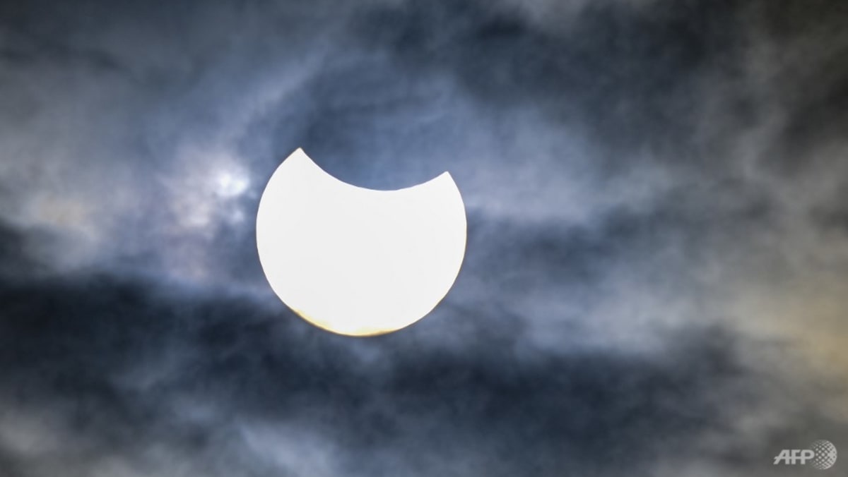 Gerhana matahari parsial yang langka akan terlihat dari Singapura pada 20 April