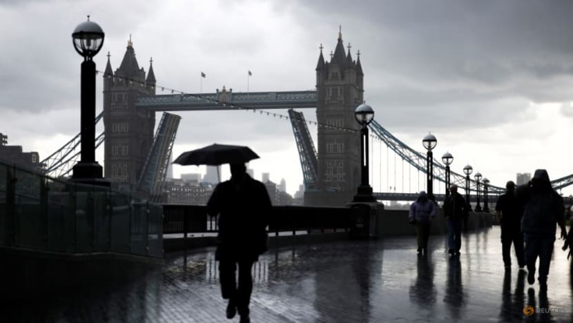 London's Tower Bridge gets stuck open for second time in a year London's Tower Bridge gets stuck open for second time in a year