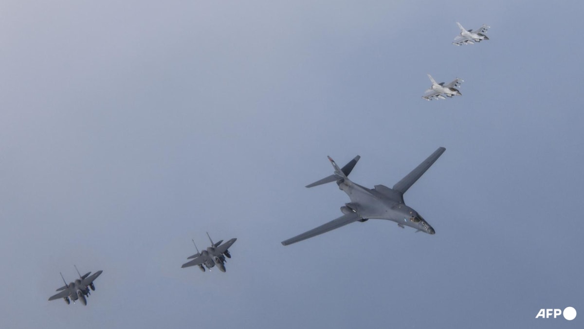 US nuclear bomber joins air drill with South Korea, Japan US nuclear bomber joins air drill with South Korea, Japan