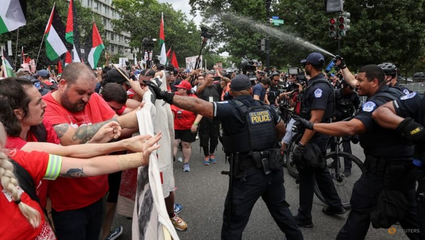 Police deploy pepper spray as thousands protest Netanyahu outside US Capitol
