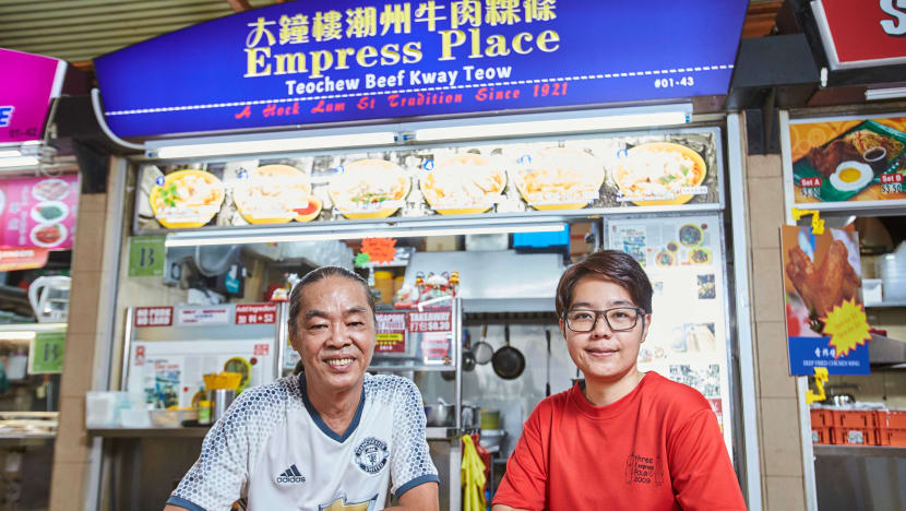Ex-Science Teacher Turned Hawker Earns Half Of Former Salary, But Wants To Continue Dad’s Beef Kway Teow Legacy