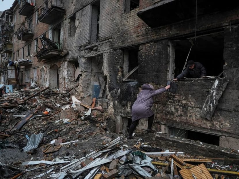 Local residents take things from their residential building destroyed by a Russian missile attack, as Russia's attack on Ukraine continues, in the town of Vyshhorod, near Kyiv, Ukraine November 24, 2022. REUTERS/Gleb Garanich 