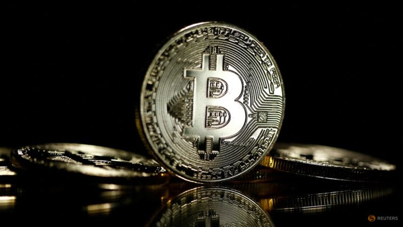 Bitcoin rises 5.6% to $21,044