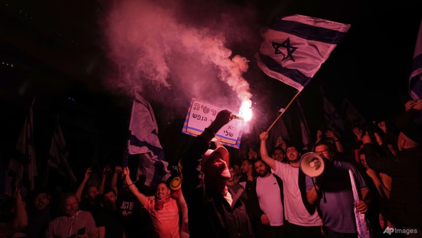 Mass protests in Israel after Netanyahu sacks defence minister 2 israel politics 11465
