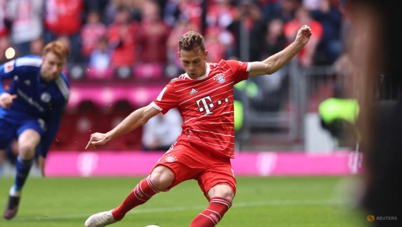 Bayern Munich close in on title with 6-0 demolition of Schalke 04