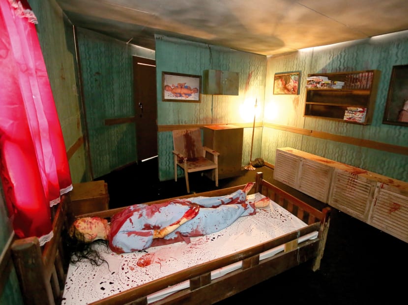 Do you know about the knee-jerk effect? Keep your eyes on the body on the bed. Photo: Sentosa Spooktacular