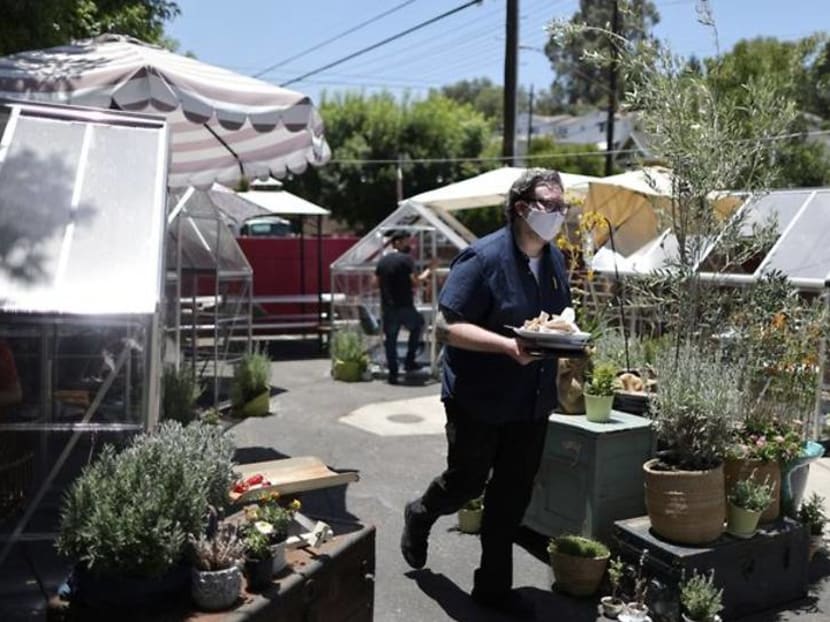 In Los Angeles, a cafe shields diners from virus with private greenhouses In Los Angeles, a cafe shields diners from virus with private greenhouses