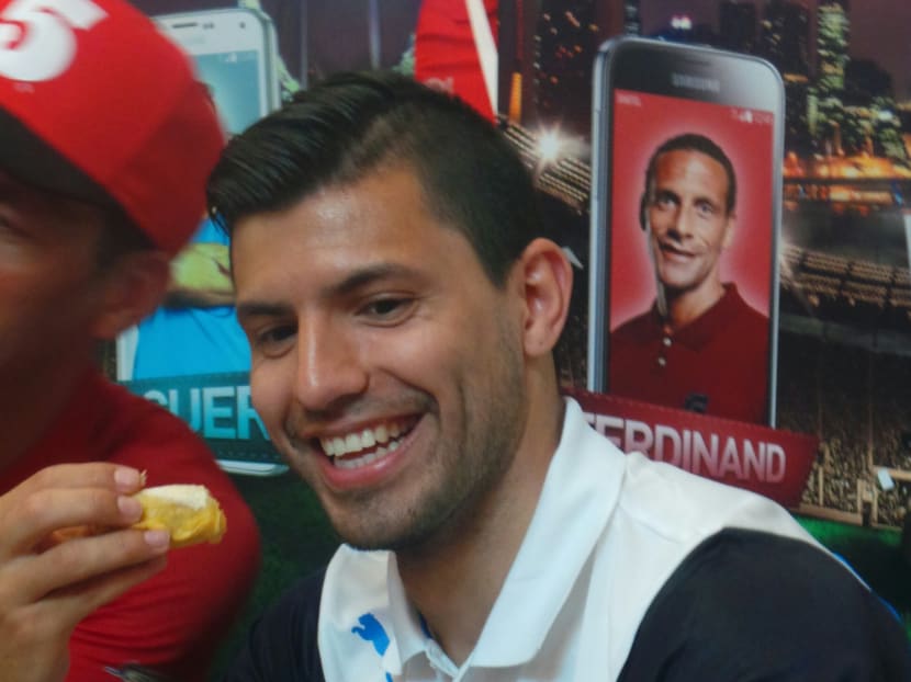 Rio Ferdinand, Sergio Aguero experience Singapore during selfie challenge
