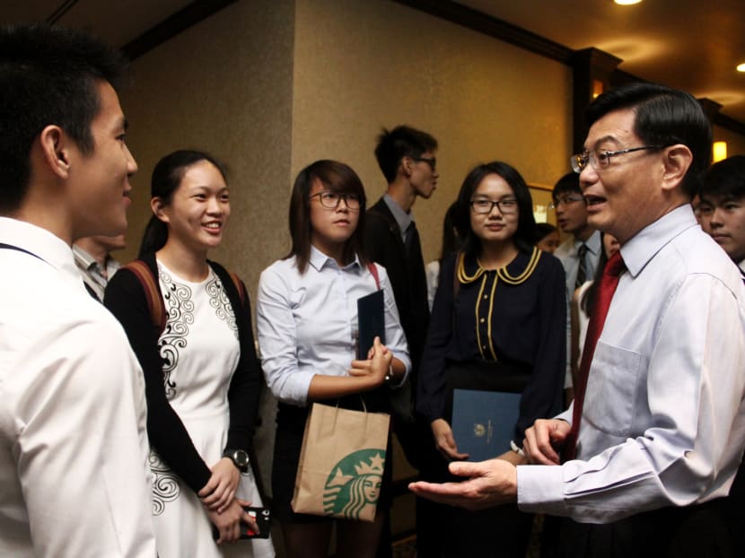 Minister for Education Mr Heng Swee Keat mingles with scholarship recipients at the Teaching Scholarship Presentation Ceremony 2015. Photo: Low Wei Xin/TODAY