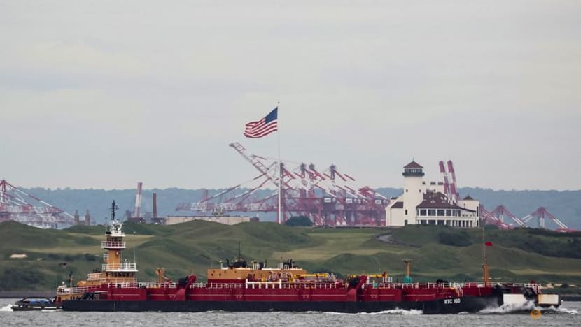 Oil settles down on worries over European banks, US crude reserve Oil settles down on worries over European banks, US crude reserve