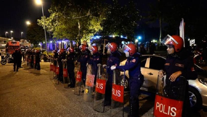 Malaysia temple riot: Police detain group for refusing to disperse, security beefed up Malaysia temple riot: Police detain group for refusing to disperse, security beefed up