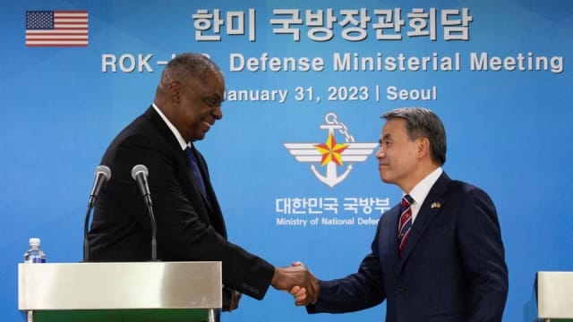 美韩国防部长誓言扩大军事演习 以对抗朝鲜武器发展防止战争爆发