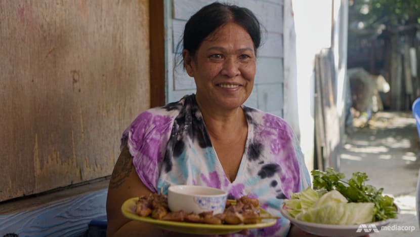 ​​​​​​​In Bangkok, this high-crime slum is a foodie gem serving up live shrimp and bile