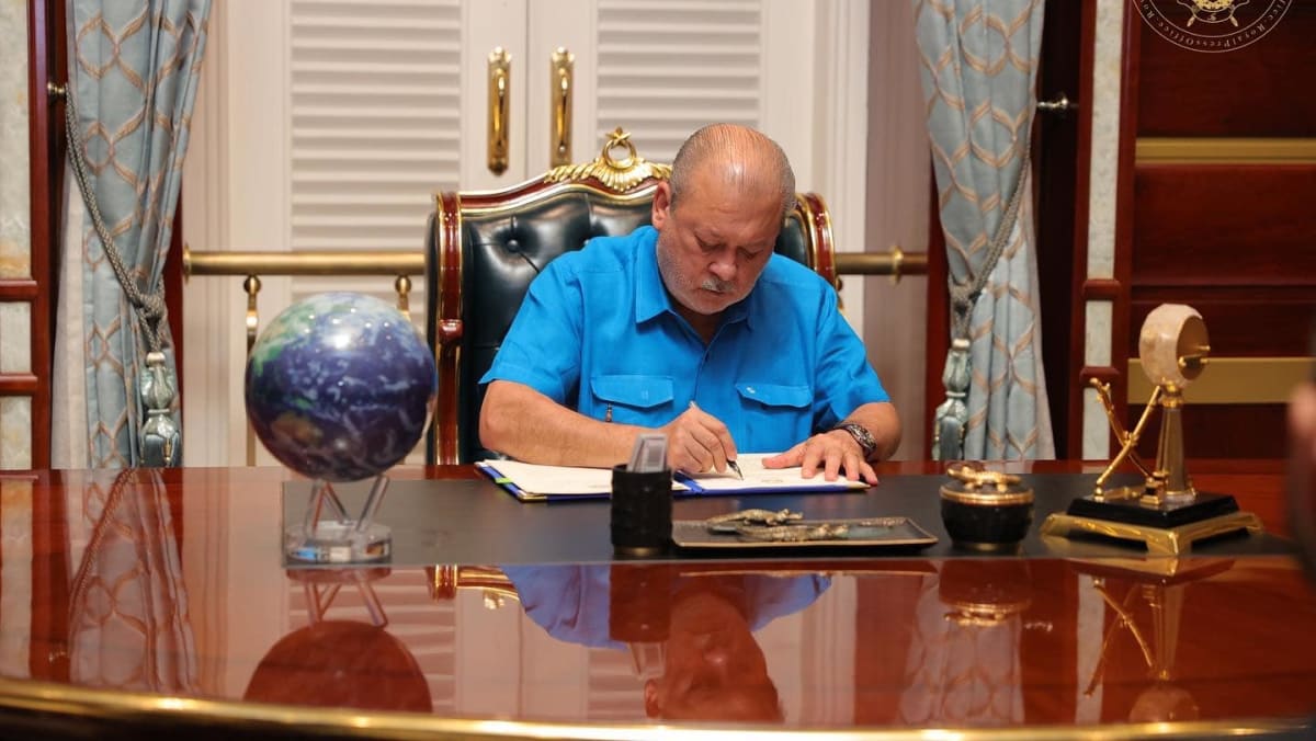 Sultan Johor setuju untuk membubarkan majelis negara bagian, membuka jalan untuk pemungutan suara