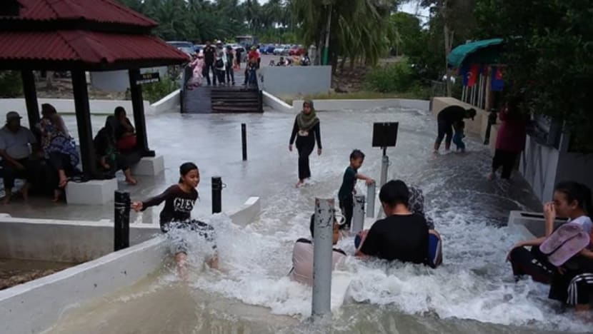 Fenomena air pasang besar di Taman Negara Johor Tanjung Piai tarik pengunjung