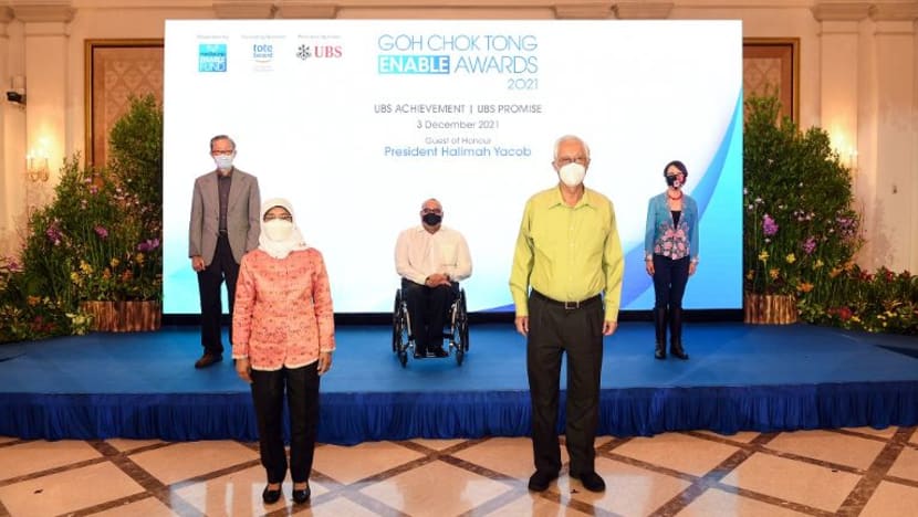 13 orang kurang upaya terima Anugerah Enable Goh Chok Tong