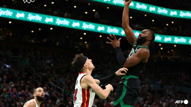 Celtics incinerate Heat to advance, Mavs trounce Clippers