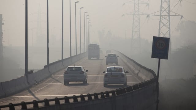 印度新德里空气污染严重 当地小学明起暂停课